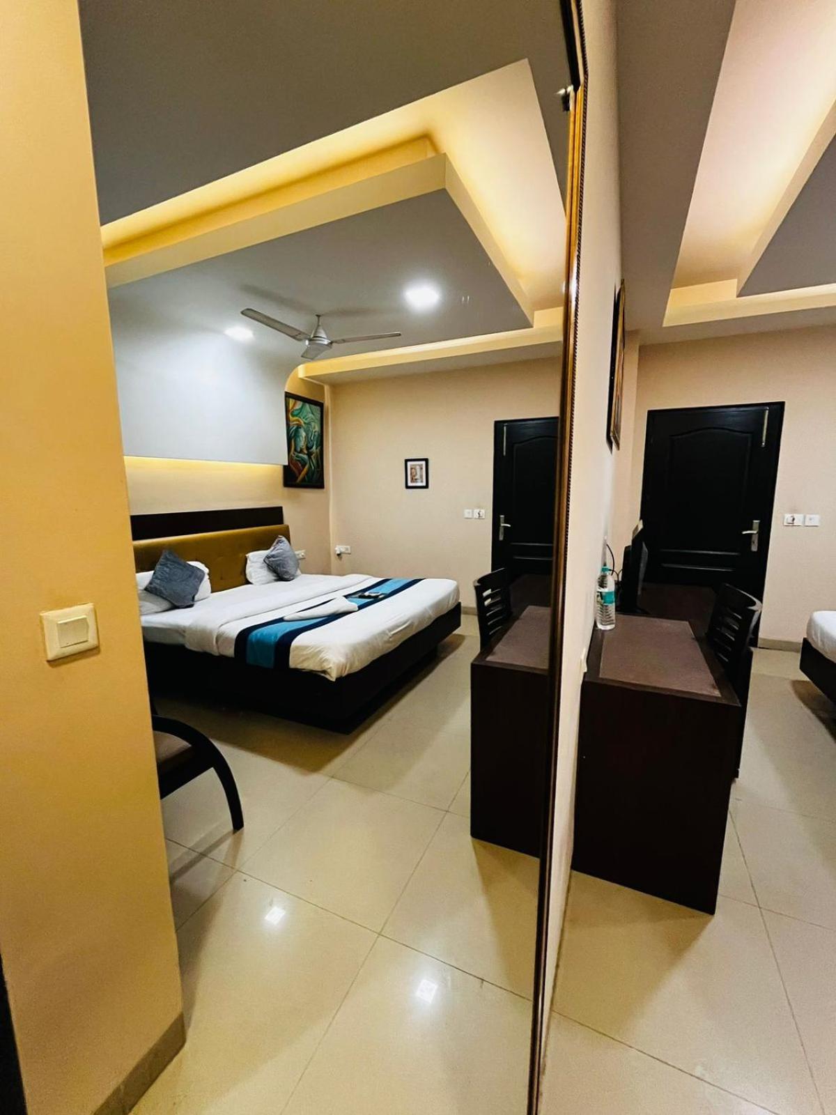 Hotel Mvr Stay By Admire Inn 诺伊达 外观 照片