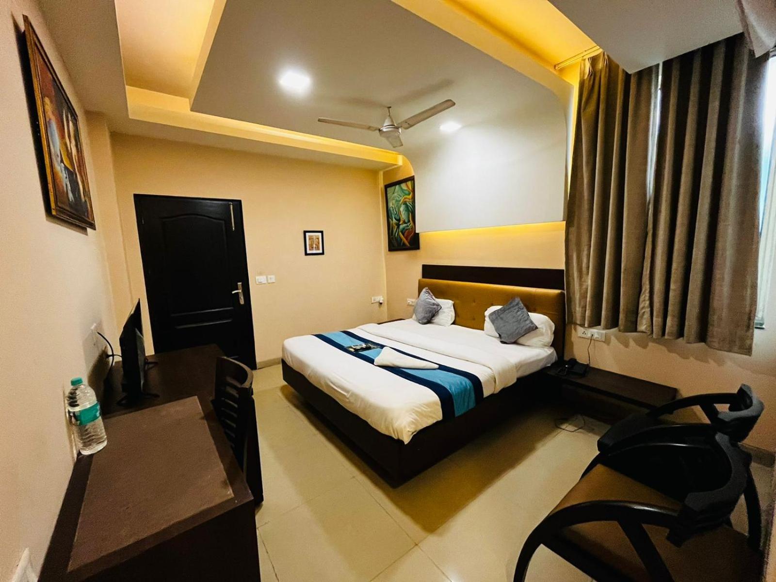 Hotel Mvr Stay By Admire Inn 诺伊达 外观 照片