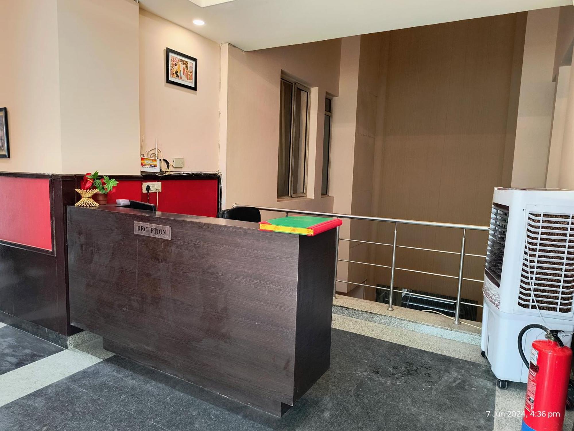 Hotel Mvr Stay By Admire Inn 诺伊达 外观 照片